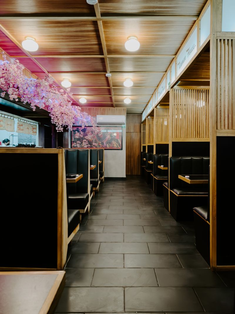 店内テーブル席